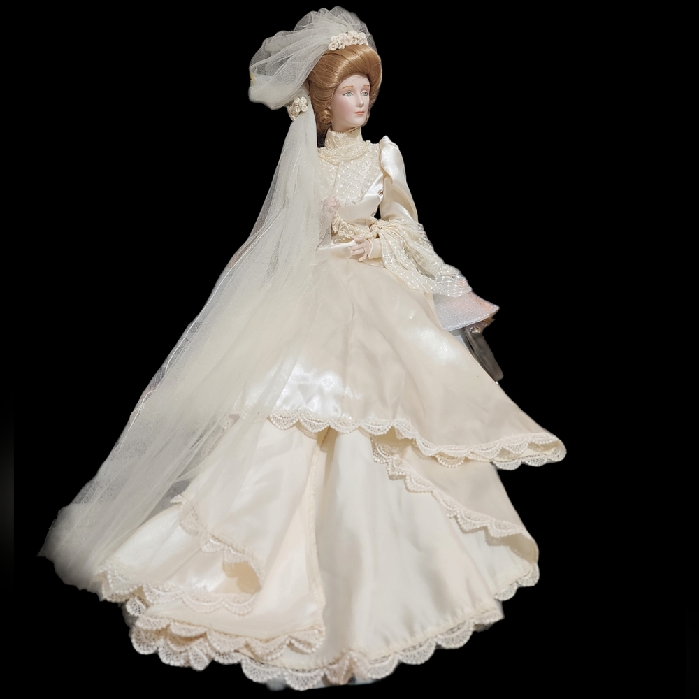 Beautiful vintage porcelain Victorian bride doll 22"